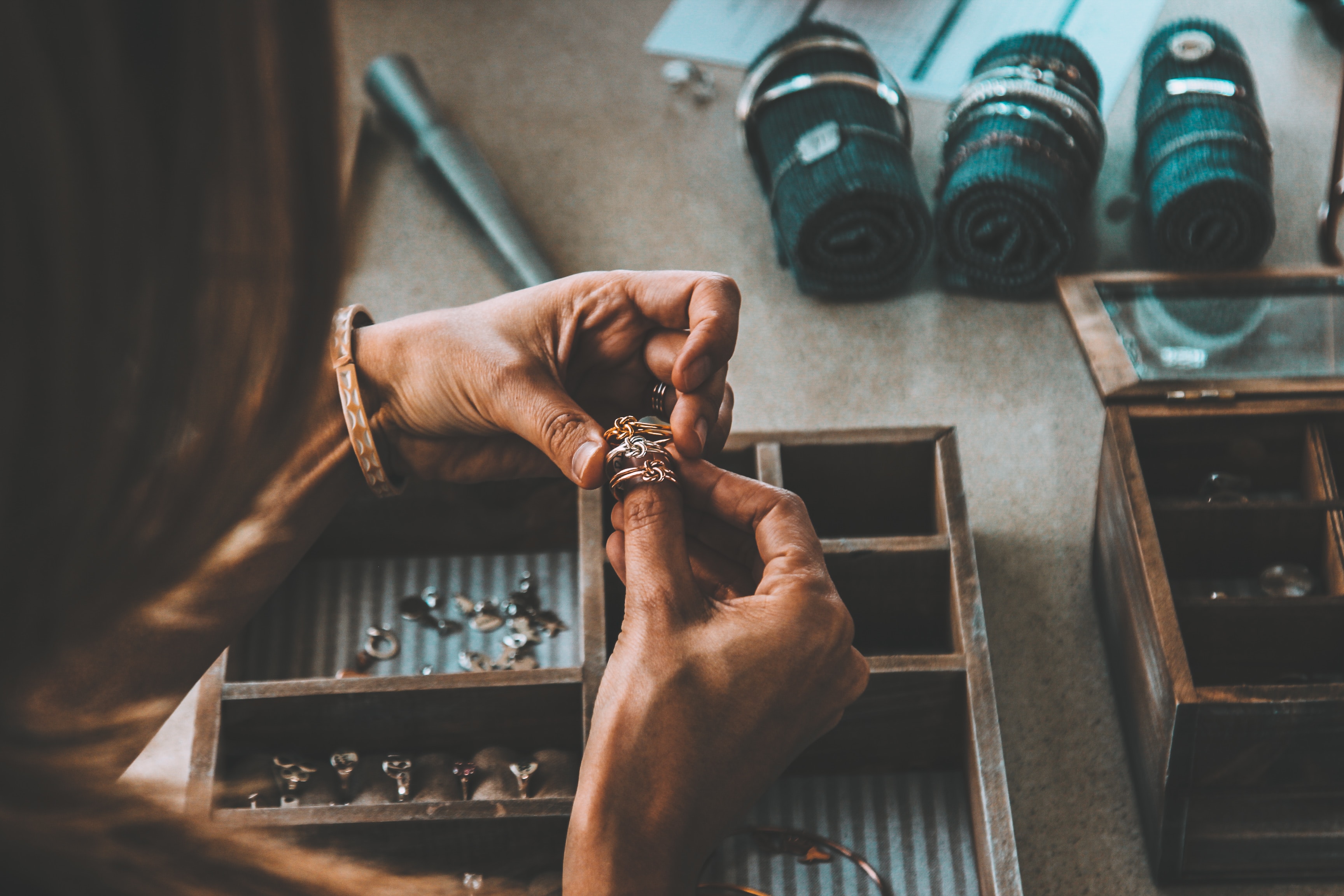 Offrir un atelier de création de bijoux !