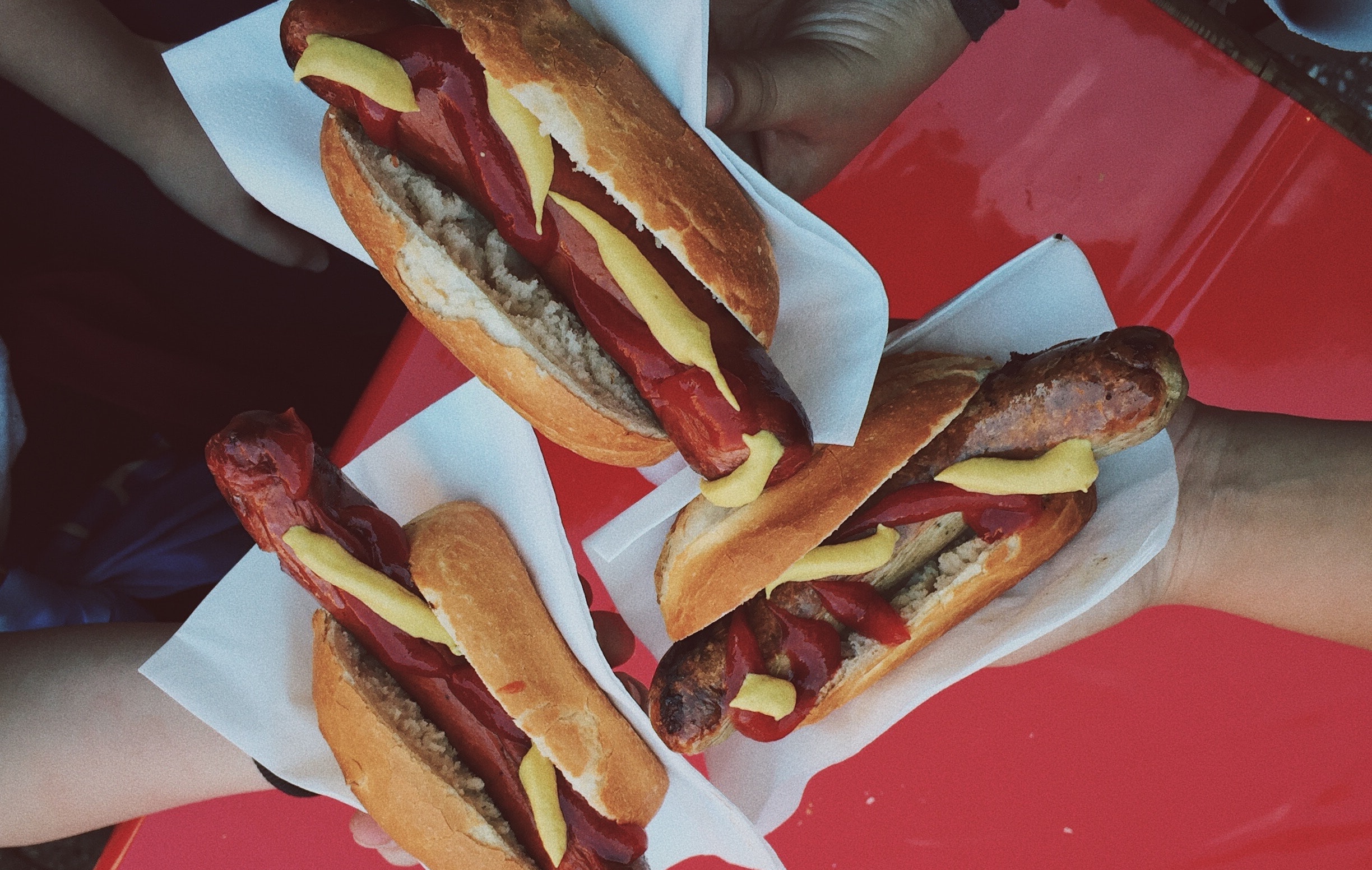 hot-dog unsplash tina aracama