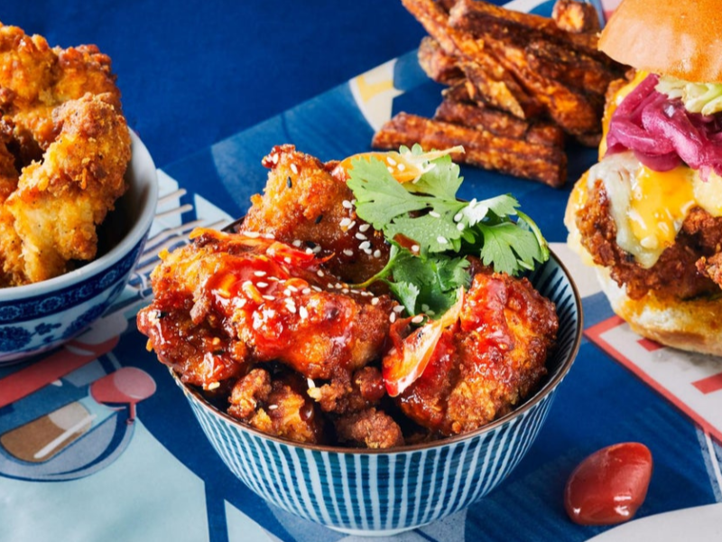 Out Fry, le poulet frit coréen imaginé par Sang-Hoon Degeimbre pour taster - Boulettes Magazine Liège - DR Deliveroo