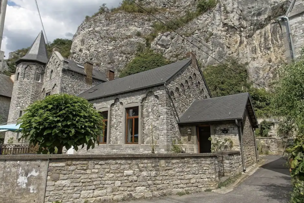 L'école Houx Airbnb insolite DR