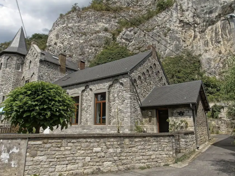 L'école Houx Airbnb insolite DR