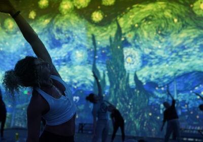 Et si vous faisiez du yoga en pleine toile de Van Gogh? - SDP