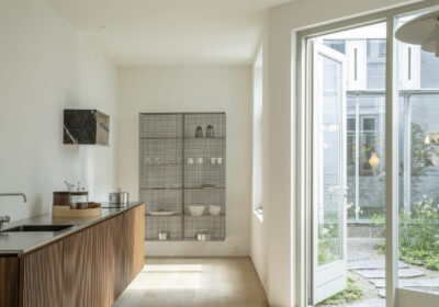 Desiron Lizen cache une sublime maison d'architecte dans son jardin urbain - DR