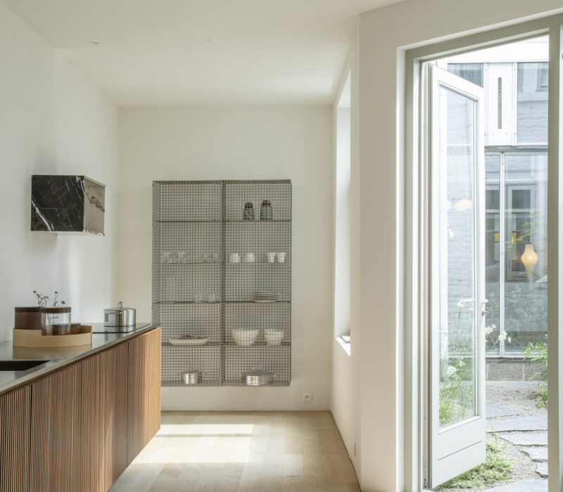 Desiron Lizen cache une sublime maison d'architecte dans son jardin urbain - DR