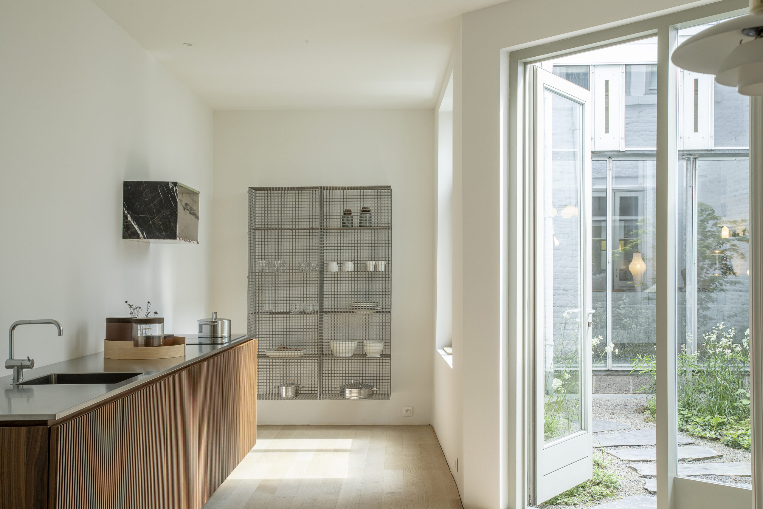 Desiron Lizen cache une sublime maison d'architecte dans son jardin urbain - DR