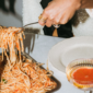 3 nouveaux restos et bars à tester à Liège cet été - Canva