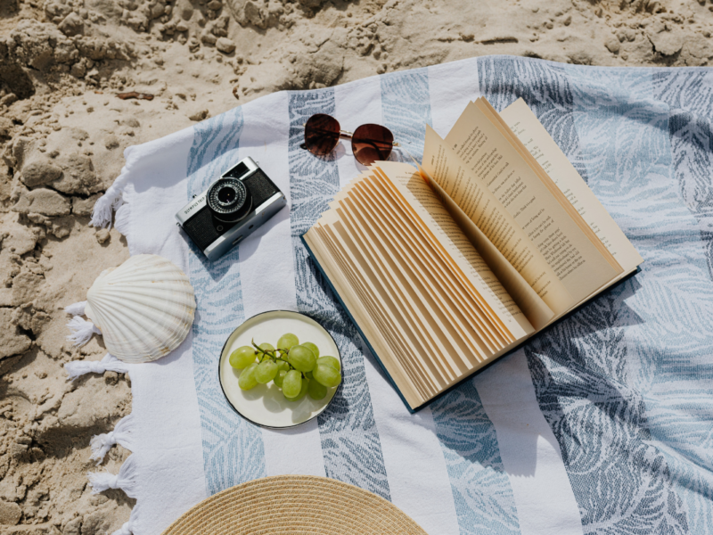 Les lectures d'été parfaites à emprunter au B3 - Canva